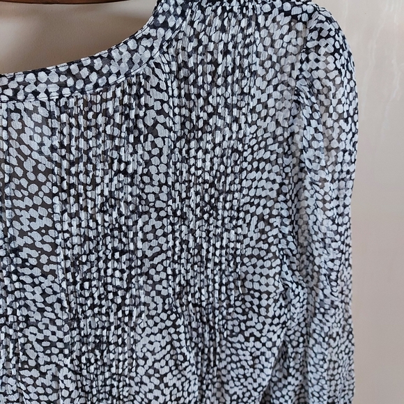 Joie silk hi low pleated feminine blouse - Picture 9 of 14